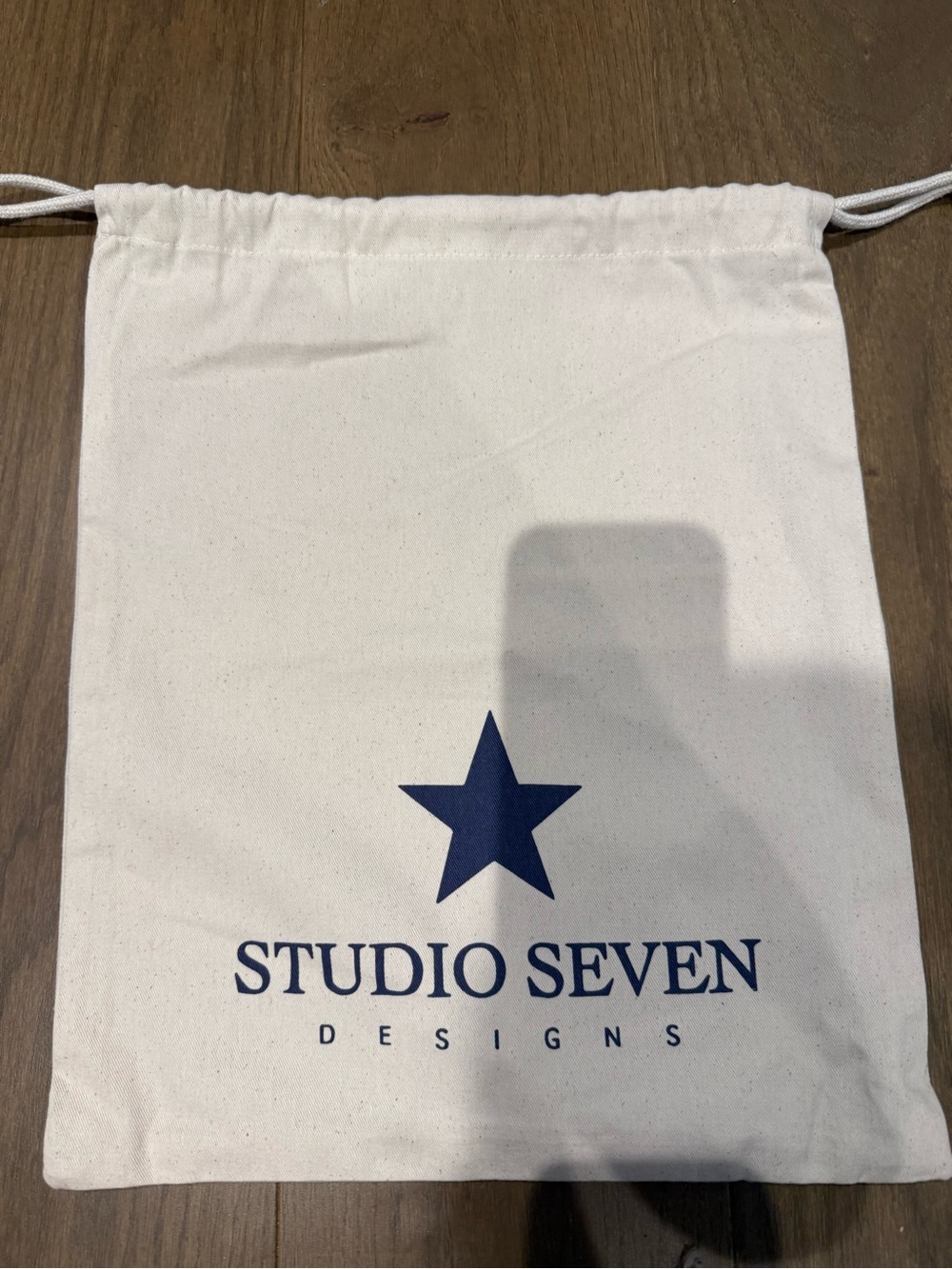 Studio Seven Designs White Drawstring Travel Bag with Navy Logo